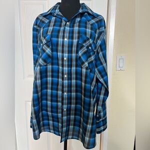 PLAINS WESTERN WEAR Men’s Blue & Black plaid button down shirt.